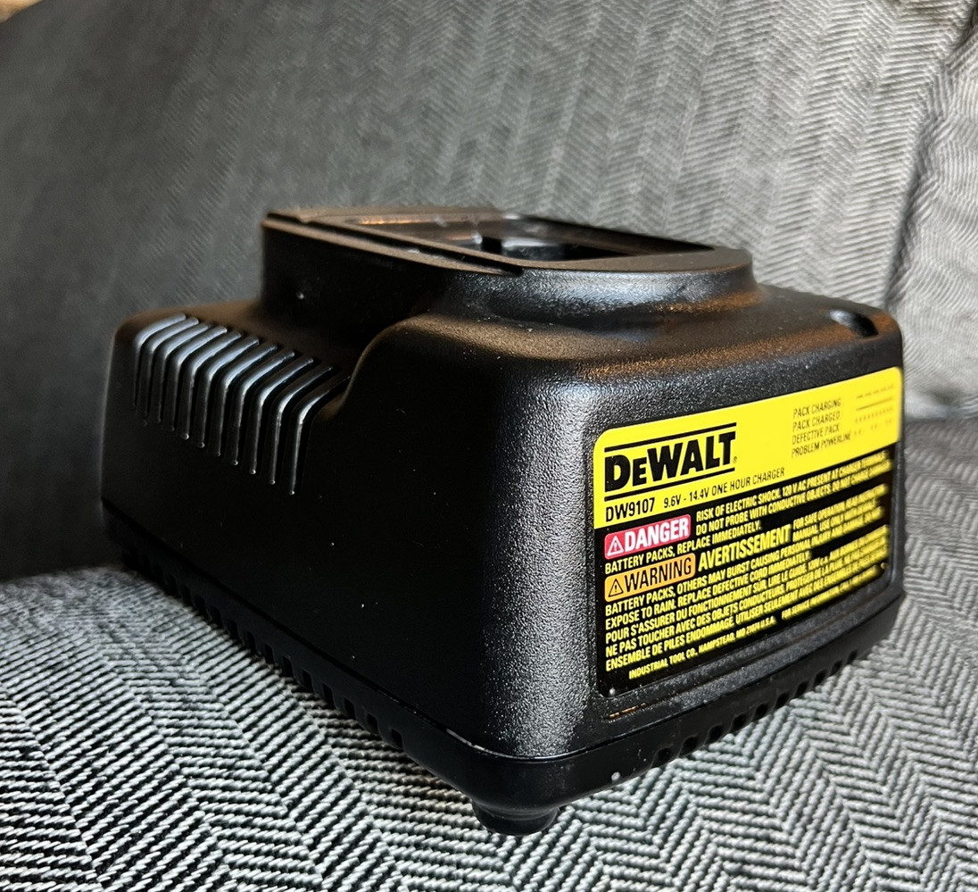 Dewalt DW9107 Battery Charger 9.6-14.4V Fully Tested Battery Not included NICE!