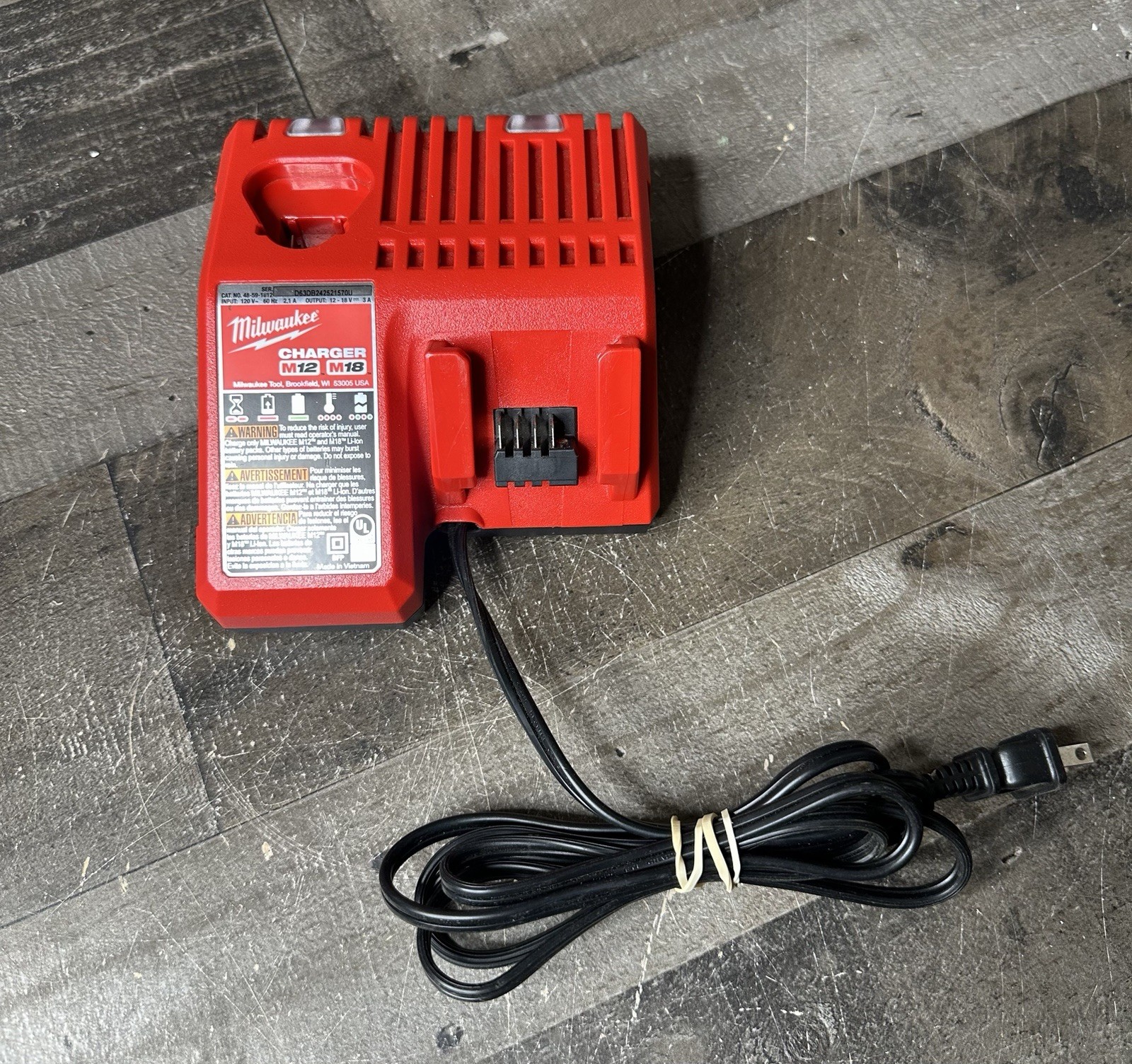 Genuine MILWAUKEE 48-59-1812 18V 12V M12 / M18 LITHIUM ION BATTERY CHARGER