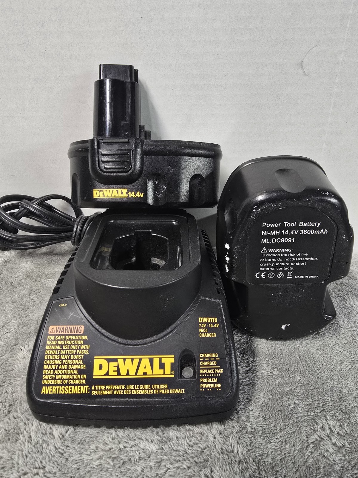 DeWalt 7.2V-14.4V NiCd Battery Charger Model DW9118 w/ 2 batteries – FAST SHIP!!
