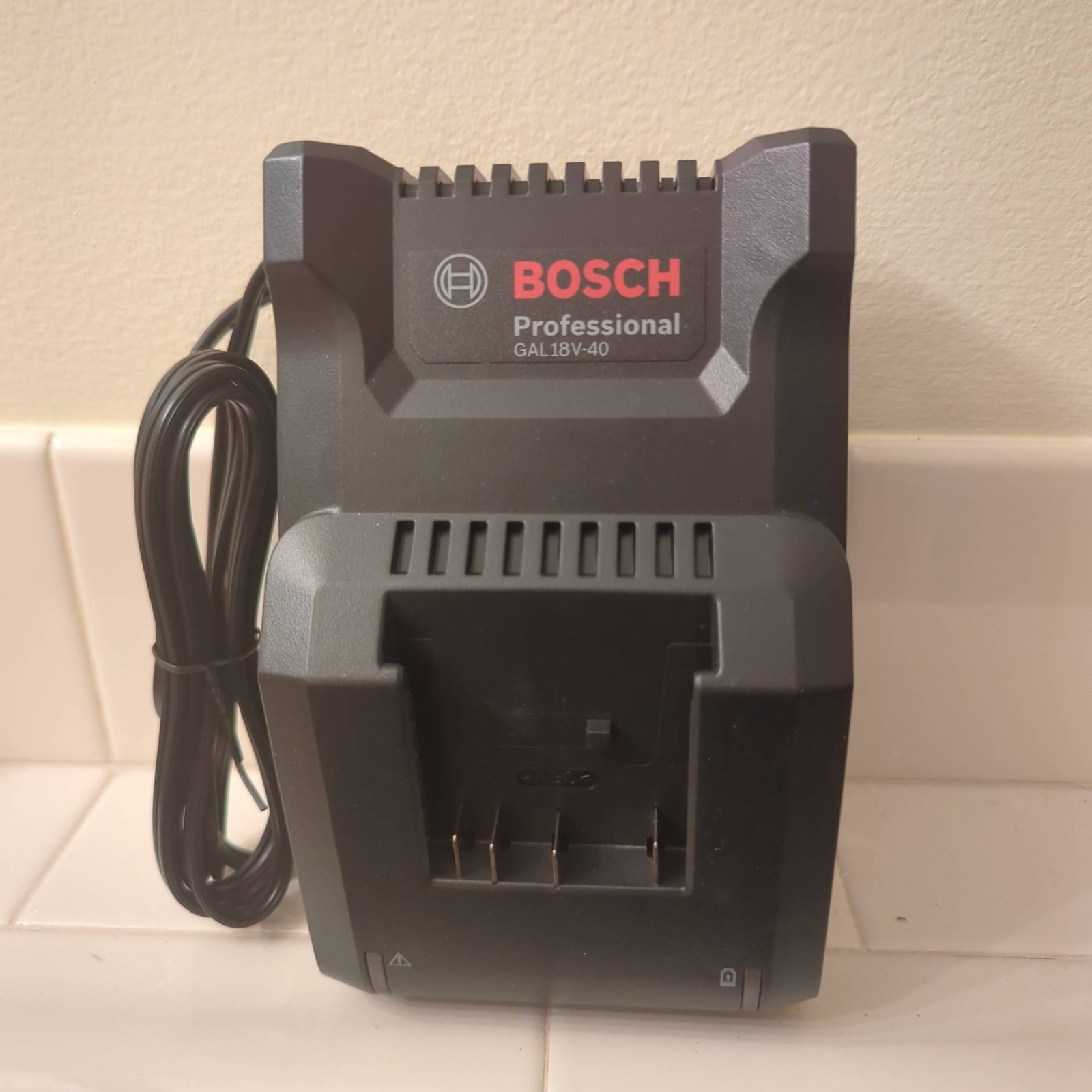 Bosch Professional GAL18V-40 18V Lithium-Ion Fast Battery Charger Genuine OEM