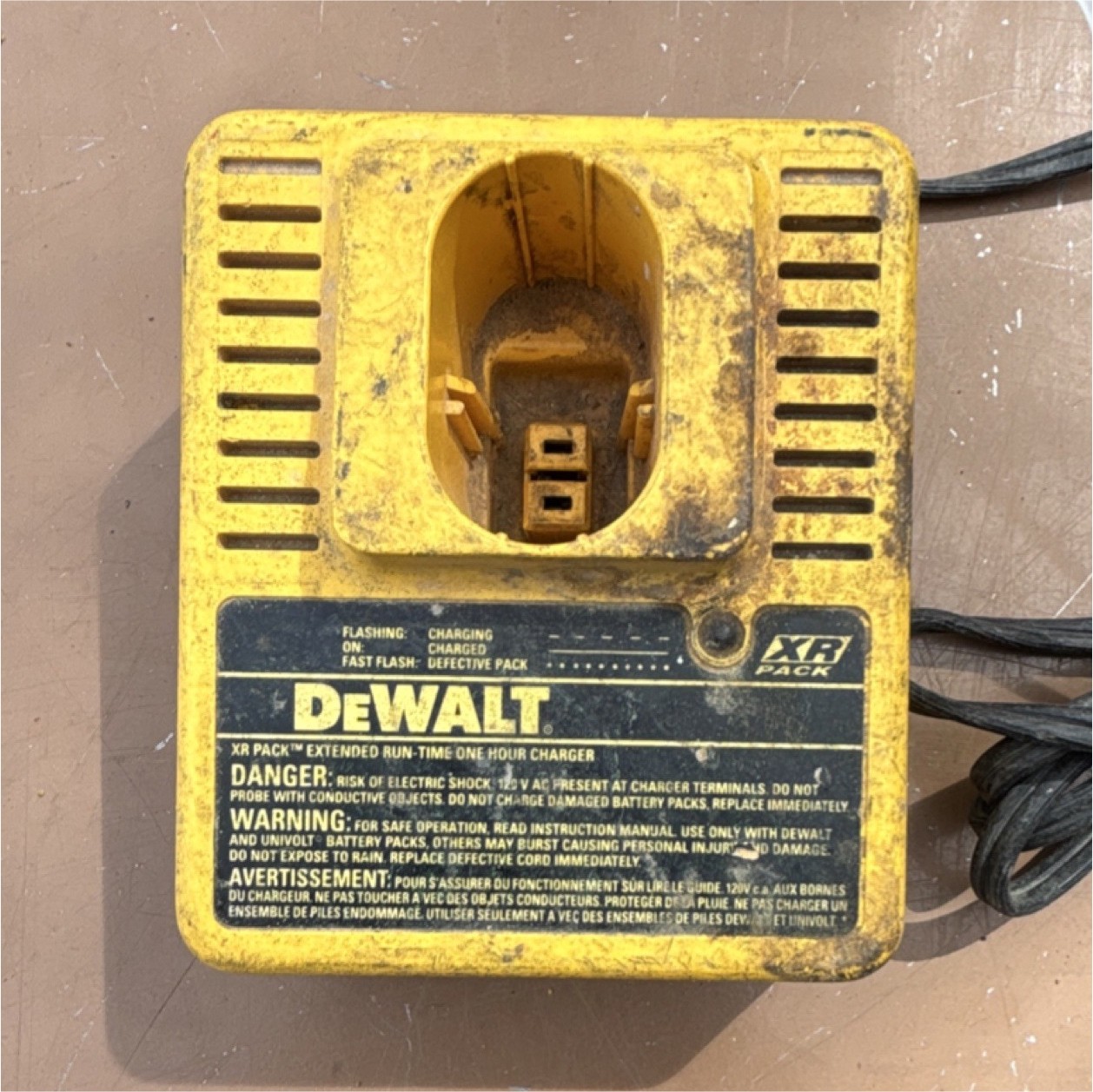 DEWALT DW9106 XR Battery Charger 120V 2.3A Yellow Single Battery MPN DW9106