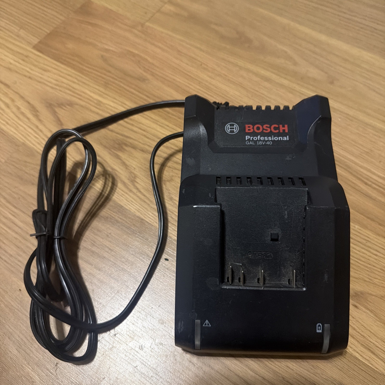 Bosch Professional GAL18V-40 Battery Charger