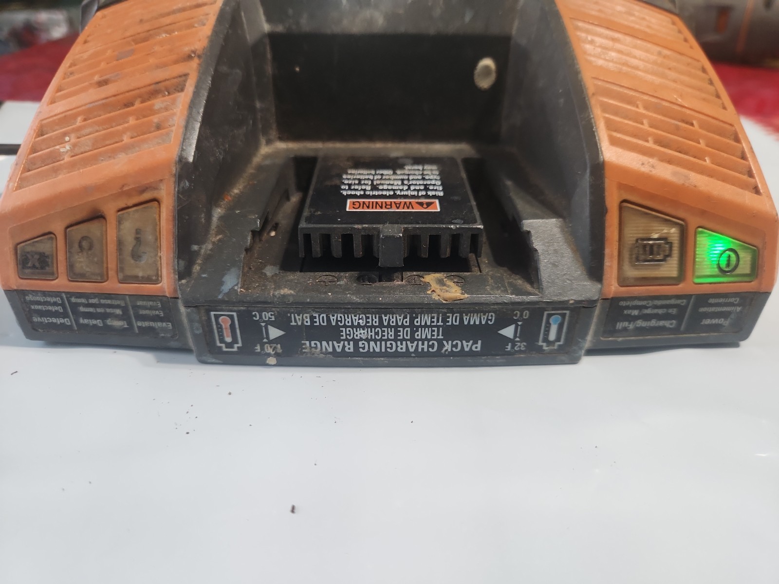 OEM Ridgid 9.6-18v Dual Chemistry Lithium Ion / NiCd Battery Charger R840093