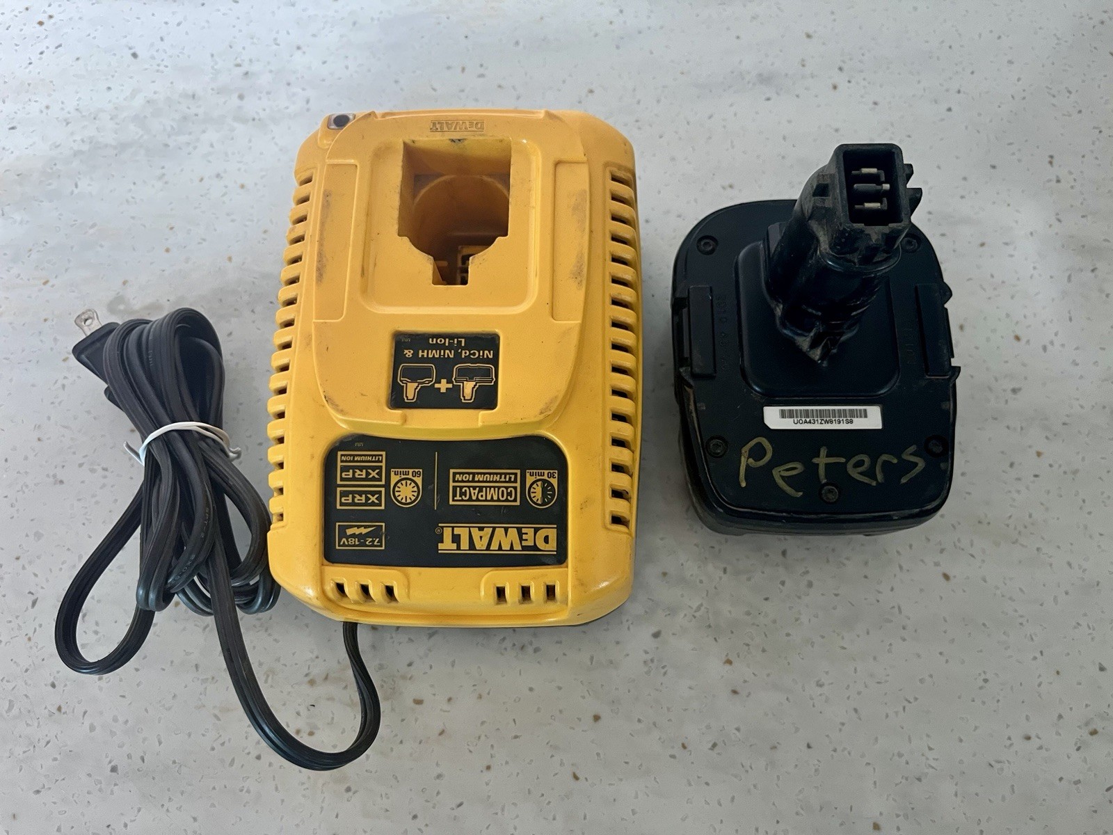 DeWalt DC9310 7.2V-18V Fast Charger + DC9181 18V Compact Lithium Ion Battery