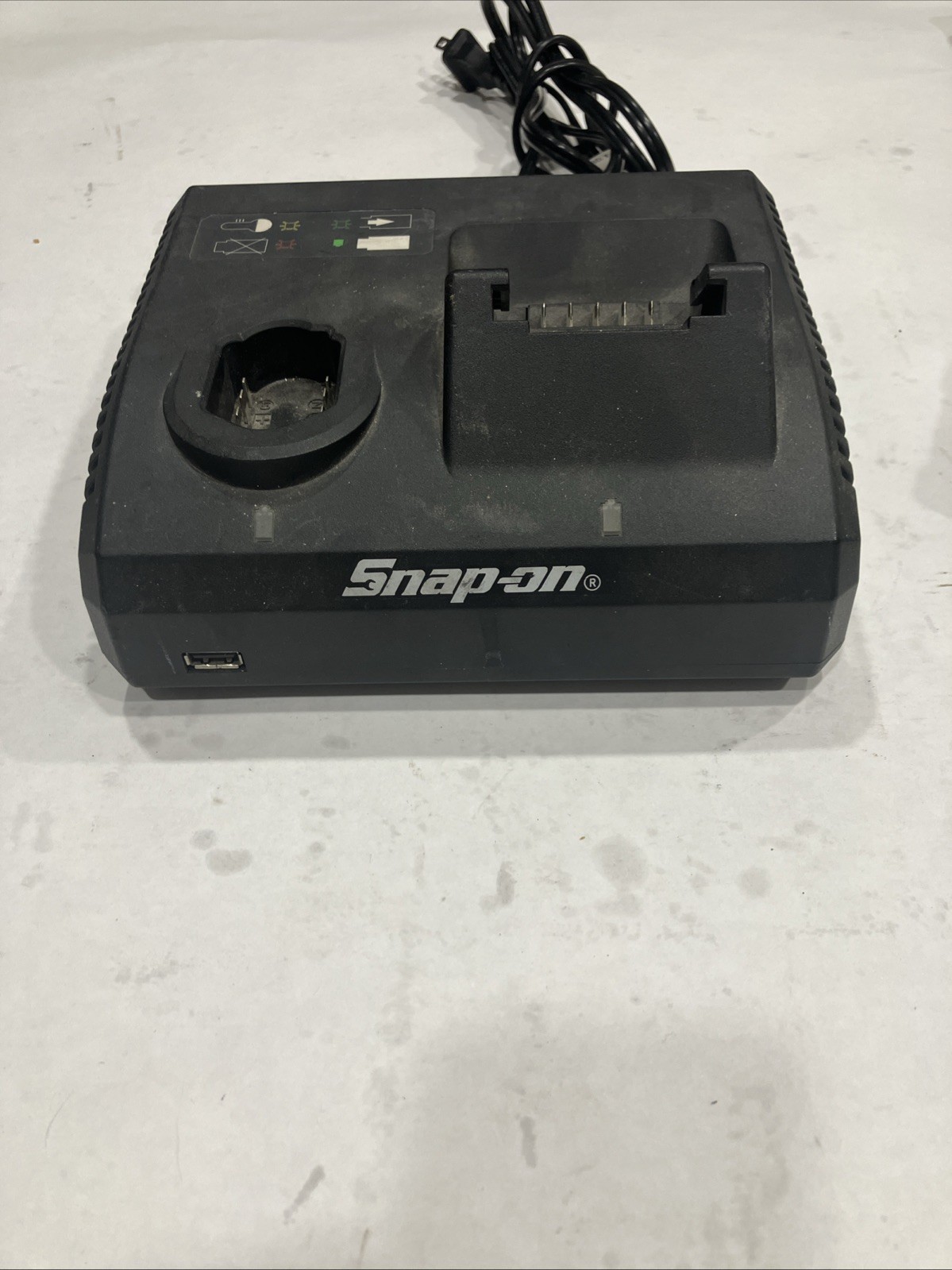 Snap-On Tools 14.4v 18v Lithium Dual Bay Battery Charger CTC131a (WMP014716)