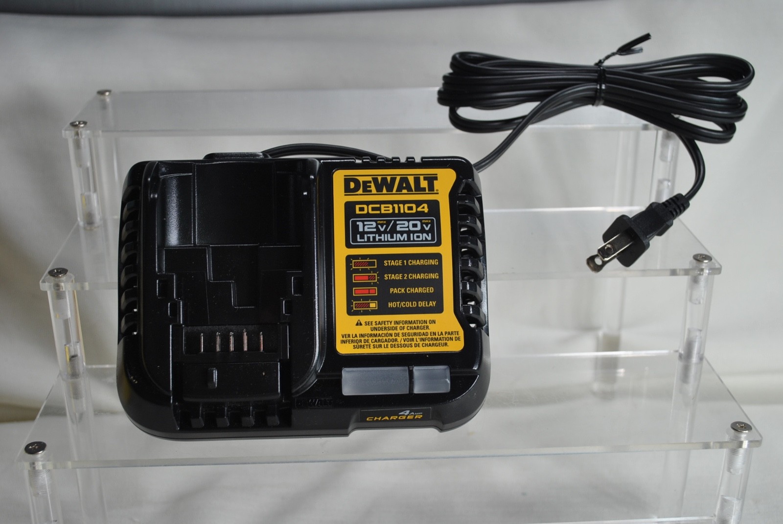 DEWALT 12V MAX/20V MAX Lithium Ion Battery Charger, 4 Amp (DCB1104)