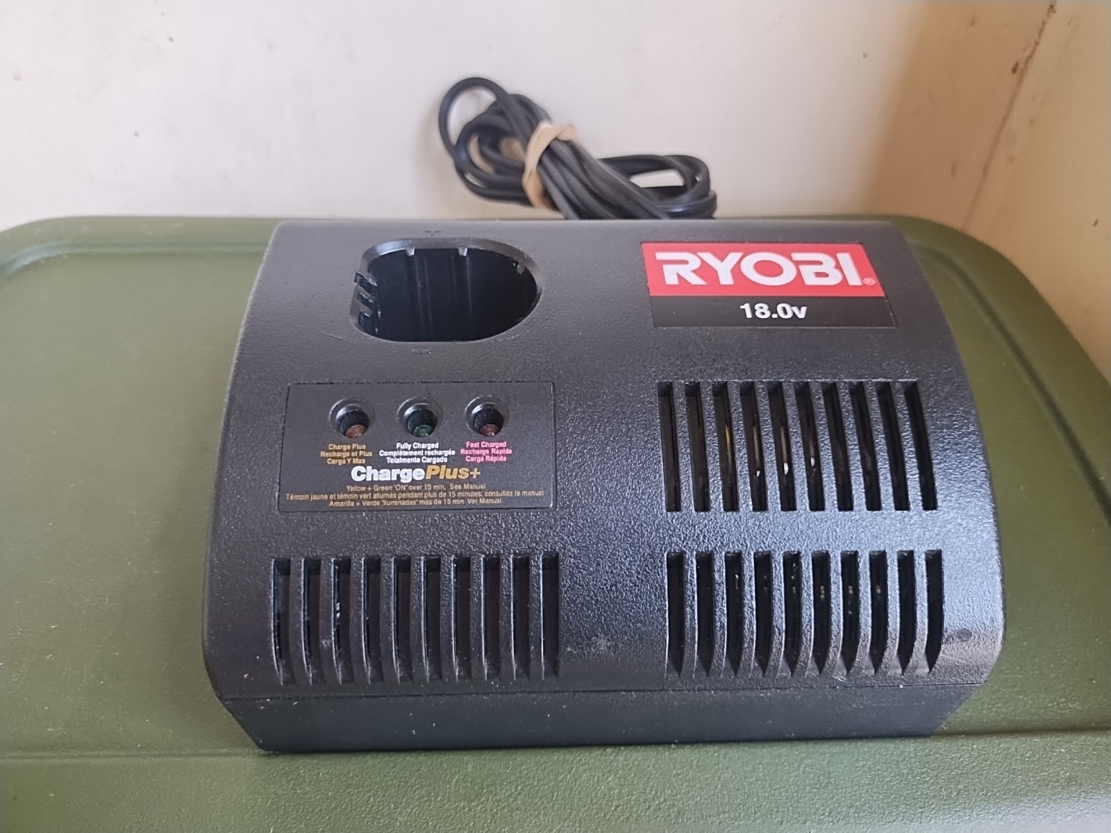 Ryobi p110 140237023 18-Volt Class 2 Single Port Battery Charger OEM Tested Good