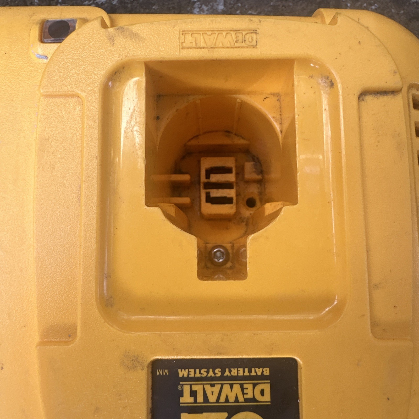 DeWalt DC9320 7.2-18V Dual Port Li-Ion/Ni-Cad/NiMH Battery Charger OEM – Tested