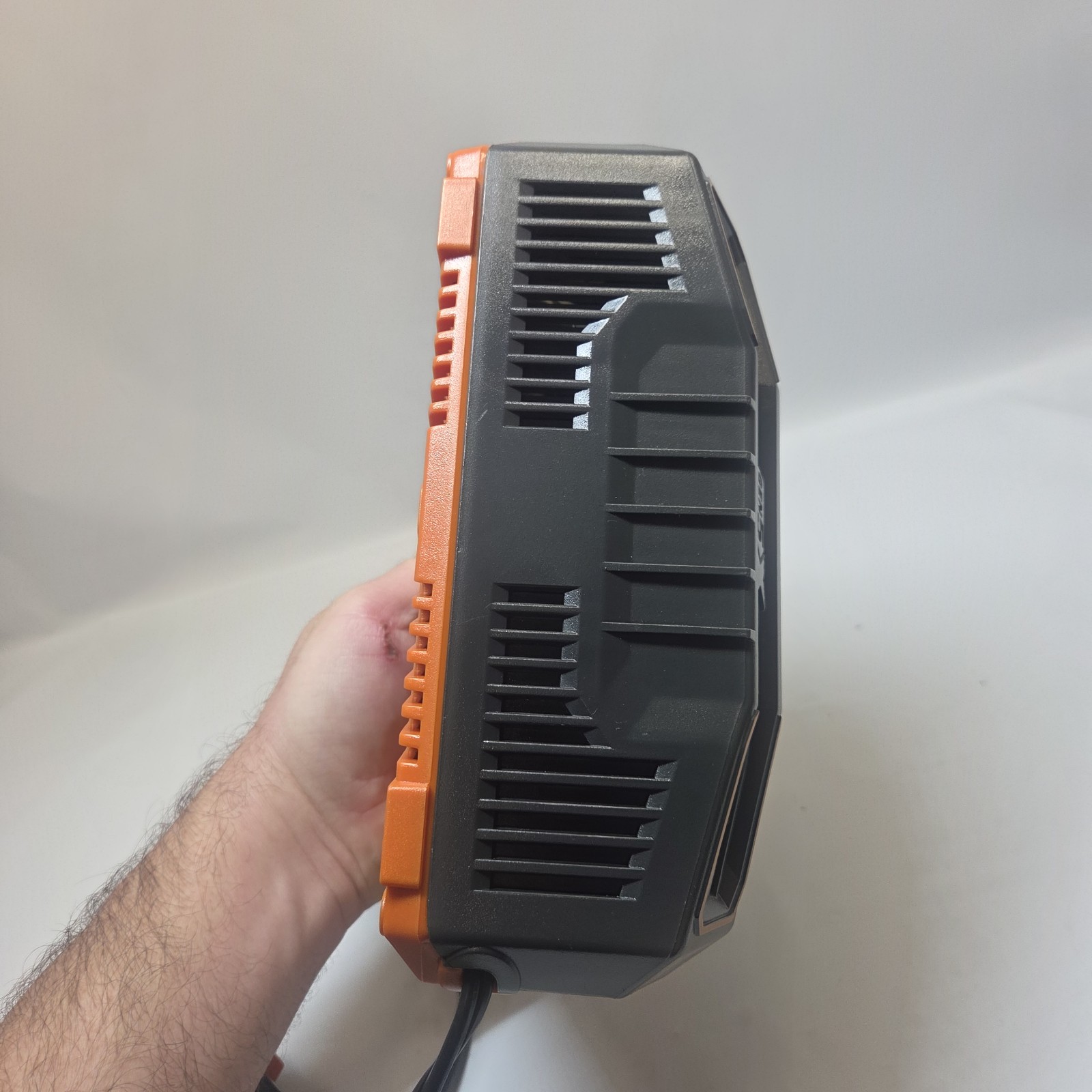 RIDGID R840095 GEN5X OEM Dual Chemistry Battery Charger With 18V 2.0 Ah Battery