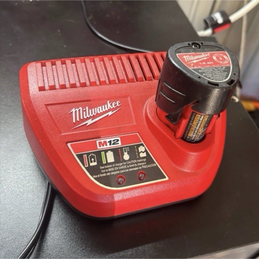 Milwaukee M12 18V Red Battery Charger w/ Battery Included, 1-Battery Slot