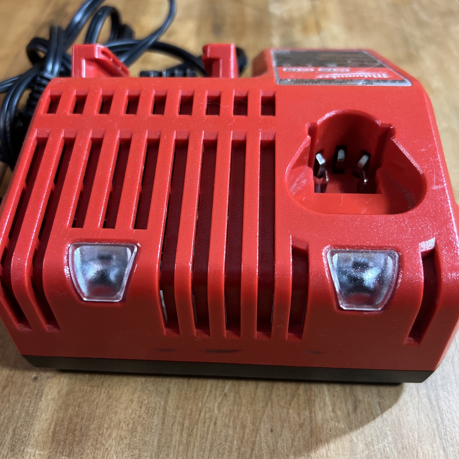 Milwaukee M12 M18 Power Tool Battery Charger Red 12-18V Model 48-59-1812