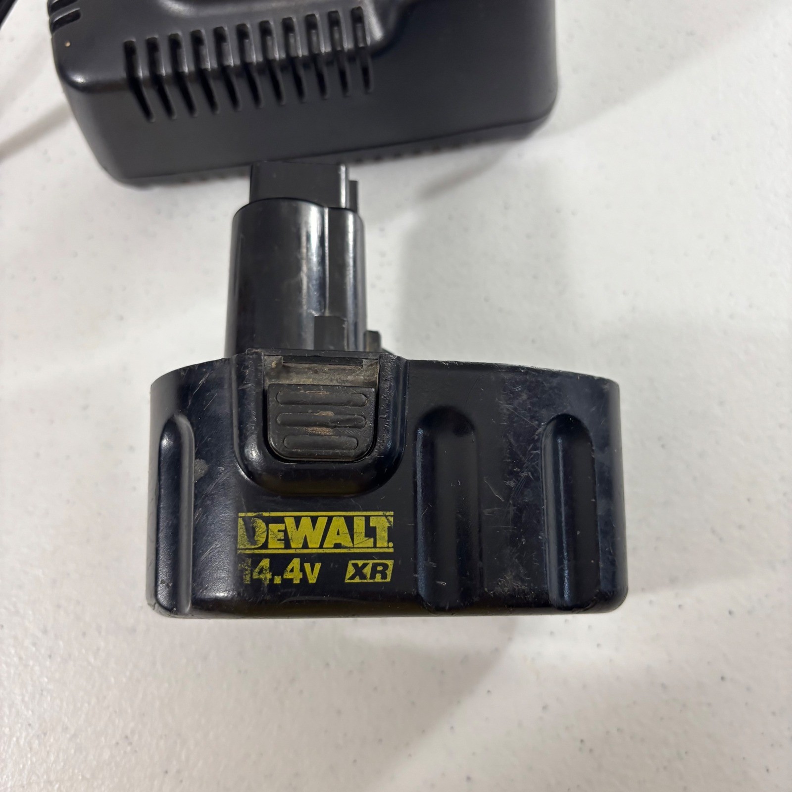 DeWalt DW9108 9.6V-18V Battery Charger and DW9091 14.4V XR Battery Pack Untested