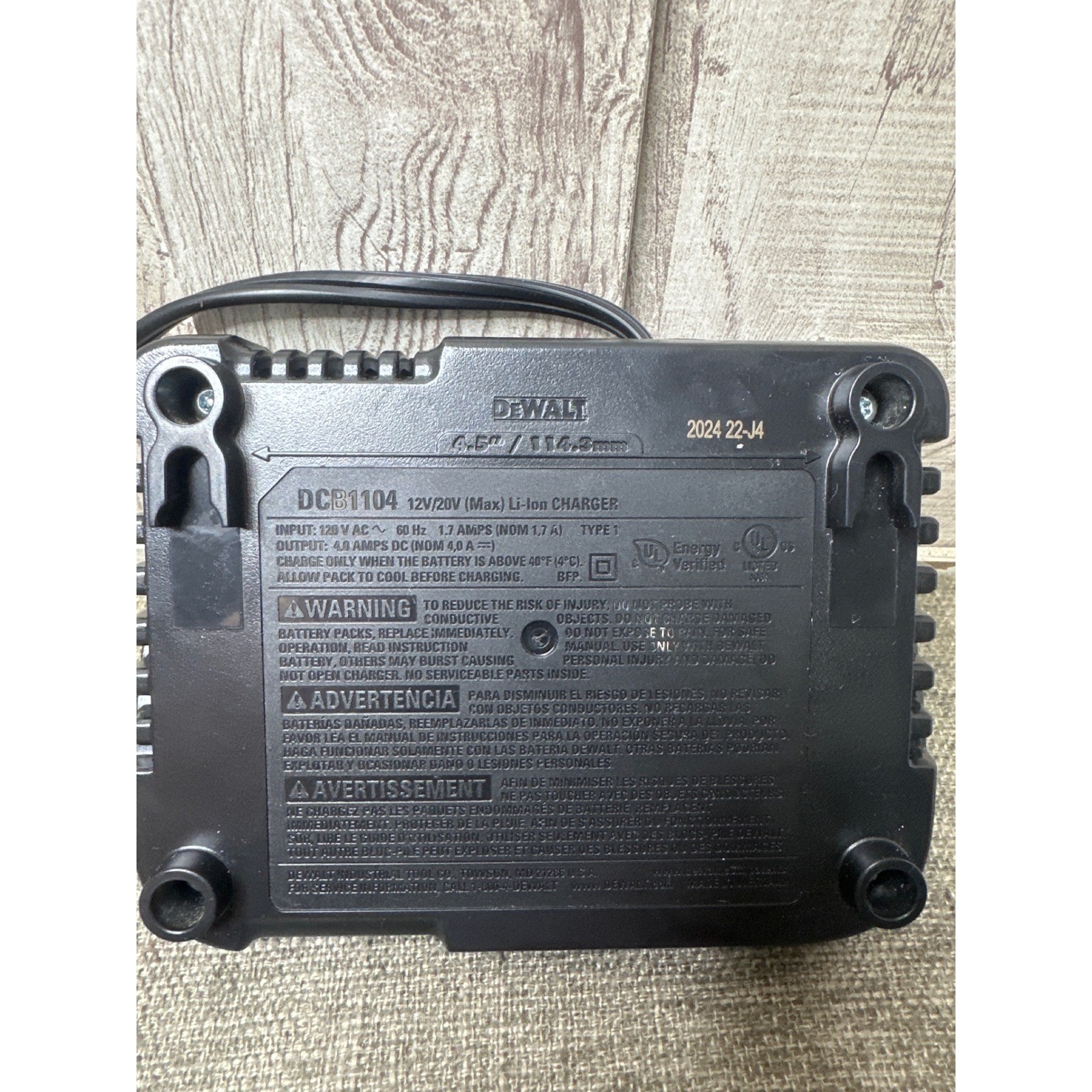Dewalt DCB1104 12V 20V Max Lithium Ion Battery Charger and 20V Max Battery Set