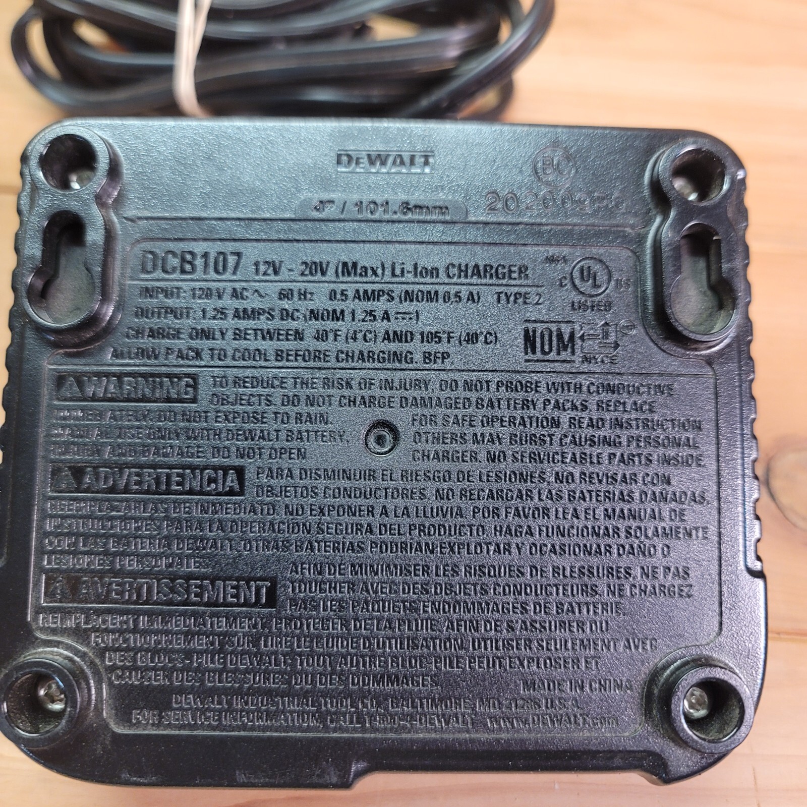 DeWALT DCB107, 12V/20V MAX Lithium Ion Charger Black Yellow Tested Working
