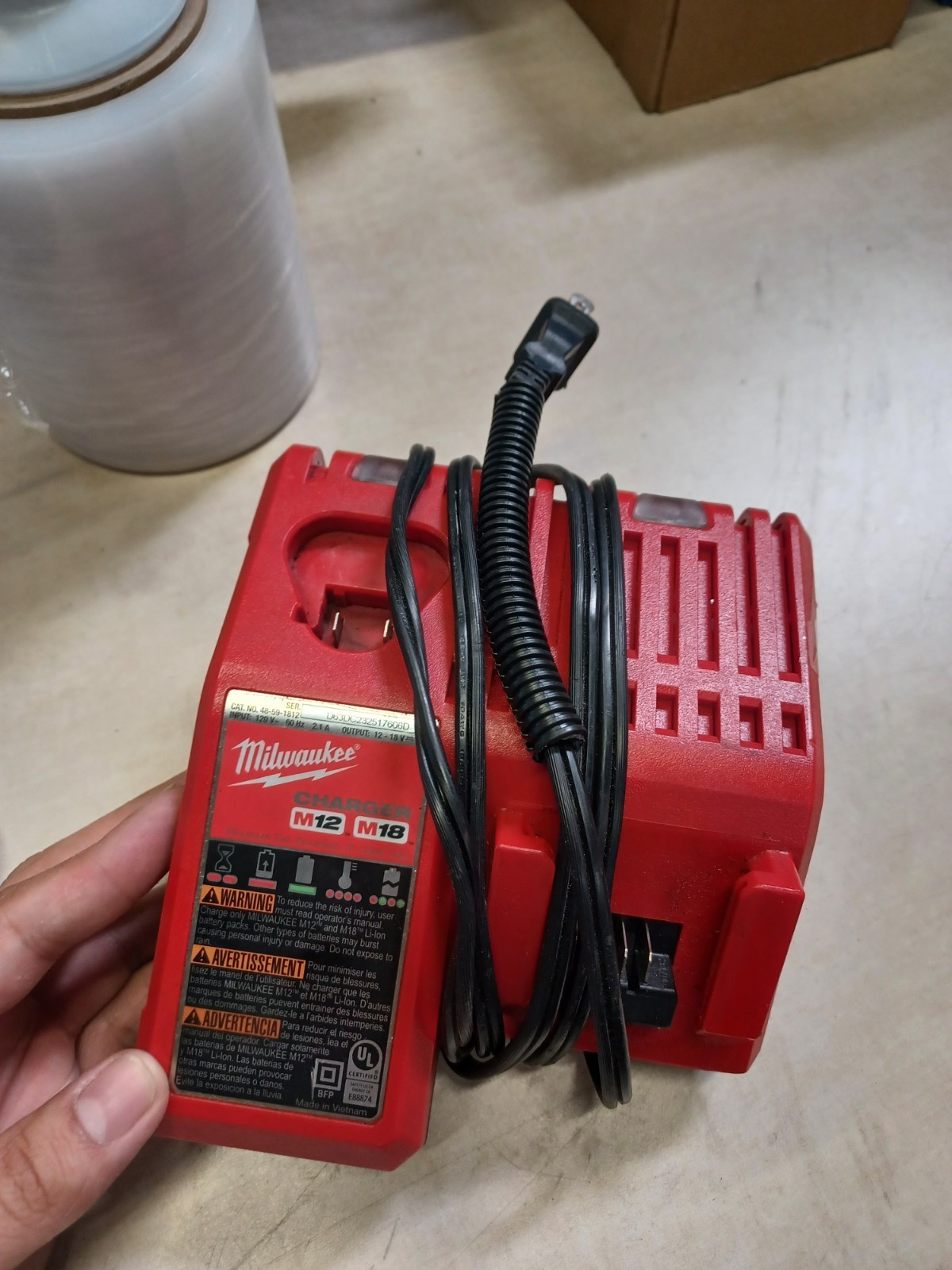 Mileaukee 48-59-1812 M18 & M12 Multi-Voltage Charger