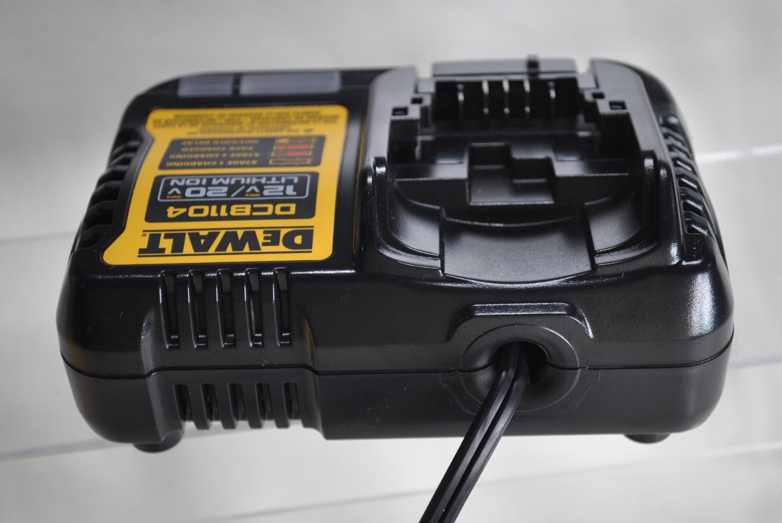 DEWALT 12V MAX/20V MAX Lithium Ion Battery Charger, 4 Amp (DCB1104)