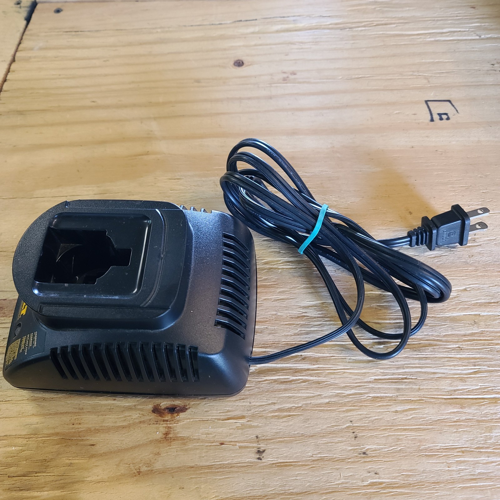 Genuine OEM Dewalt DW9226 Battery Charger – Black Tested