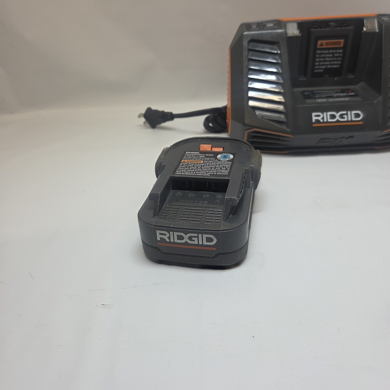 RIDGID R840095 GEN5X OEM Dual Chemistry Battery Charger With 18V 2.0 Ah Battery