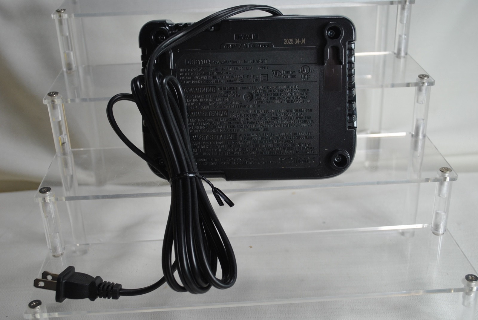 DEWALT 12V MAX/20V MAX Lithium Ion Battery Charger, 4 Amp (DCB1104)