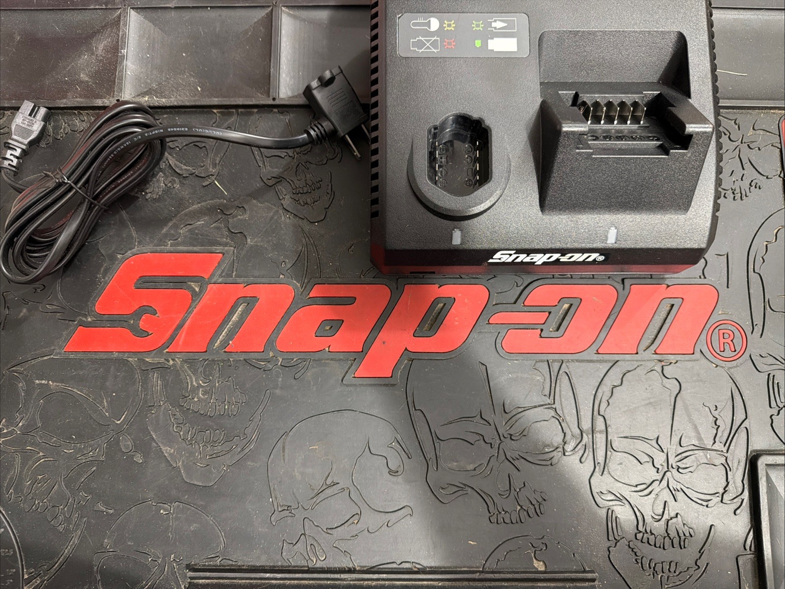 Snap-On Tools 14.4v 18v Lithium Dual Bay Battery Charger CTC131a
