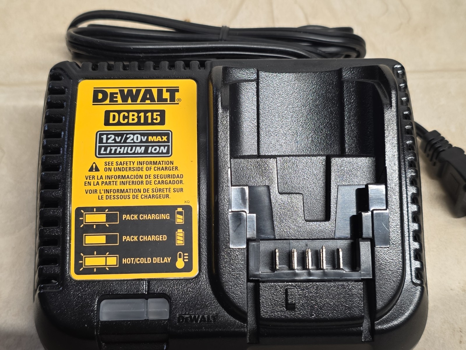 Dewalt DCB115 Fast Charger Genuine 12V-20V MAX Lithium Ion Battery Charger