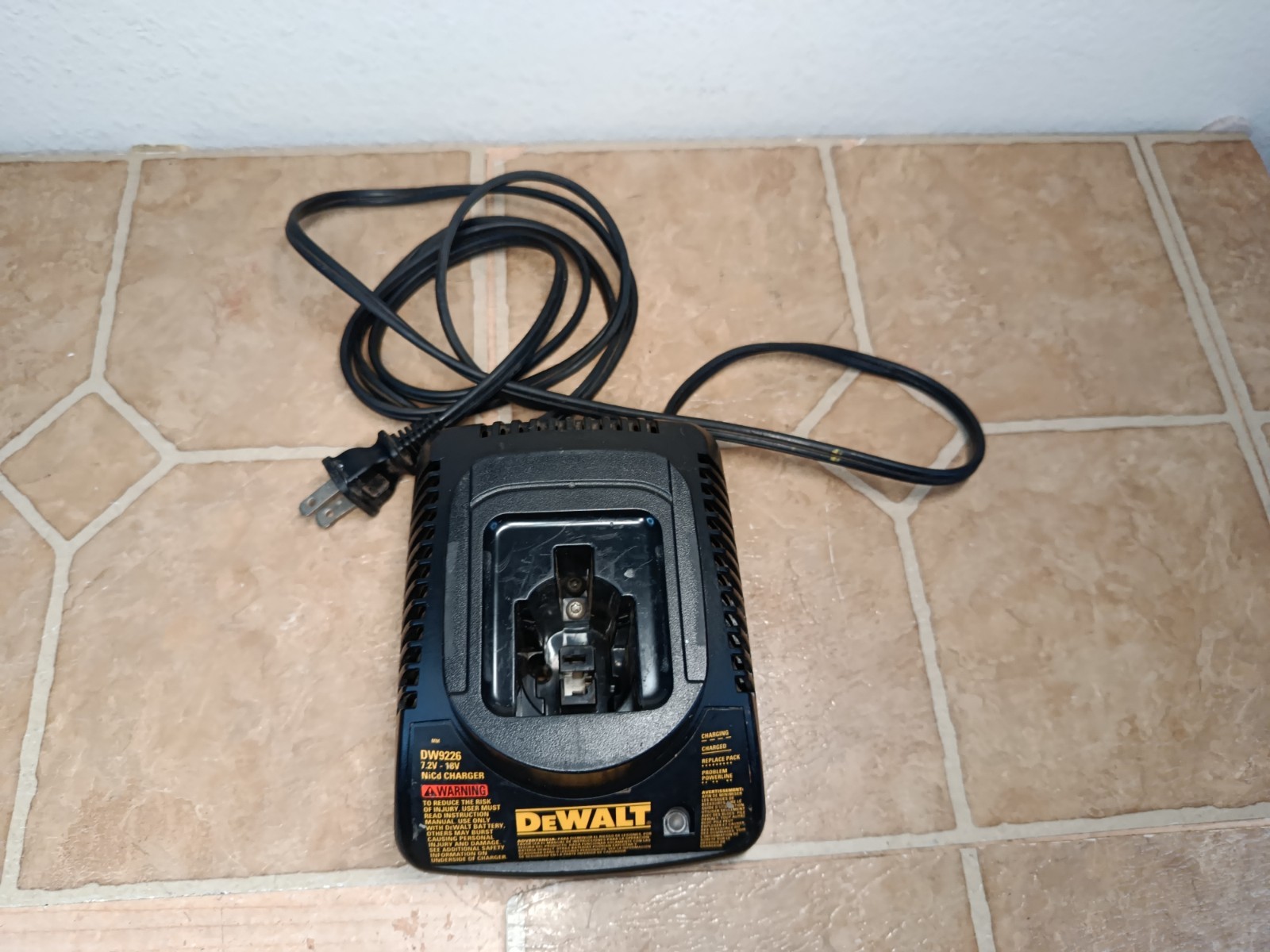 DeWALT DW9226 7.2V–18V NiCd Battery Charger OEM Tested Works