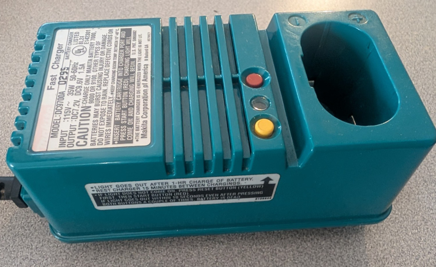 Makita DC9700A Battery Fast Charger 120V 35W 60 Hz DC7.2VDC9.6V 1.5A W/Battery