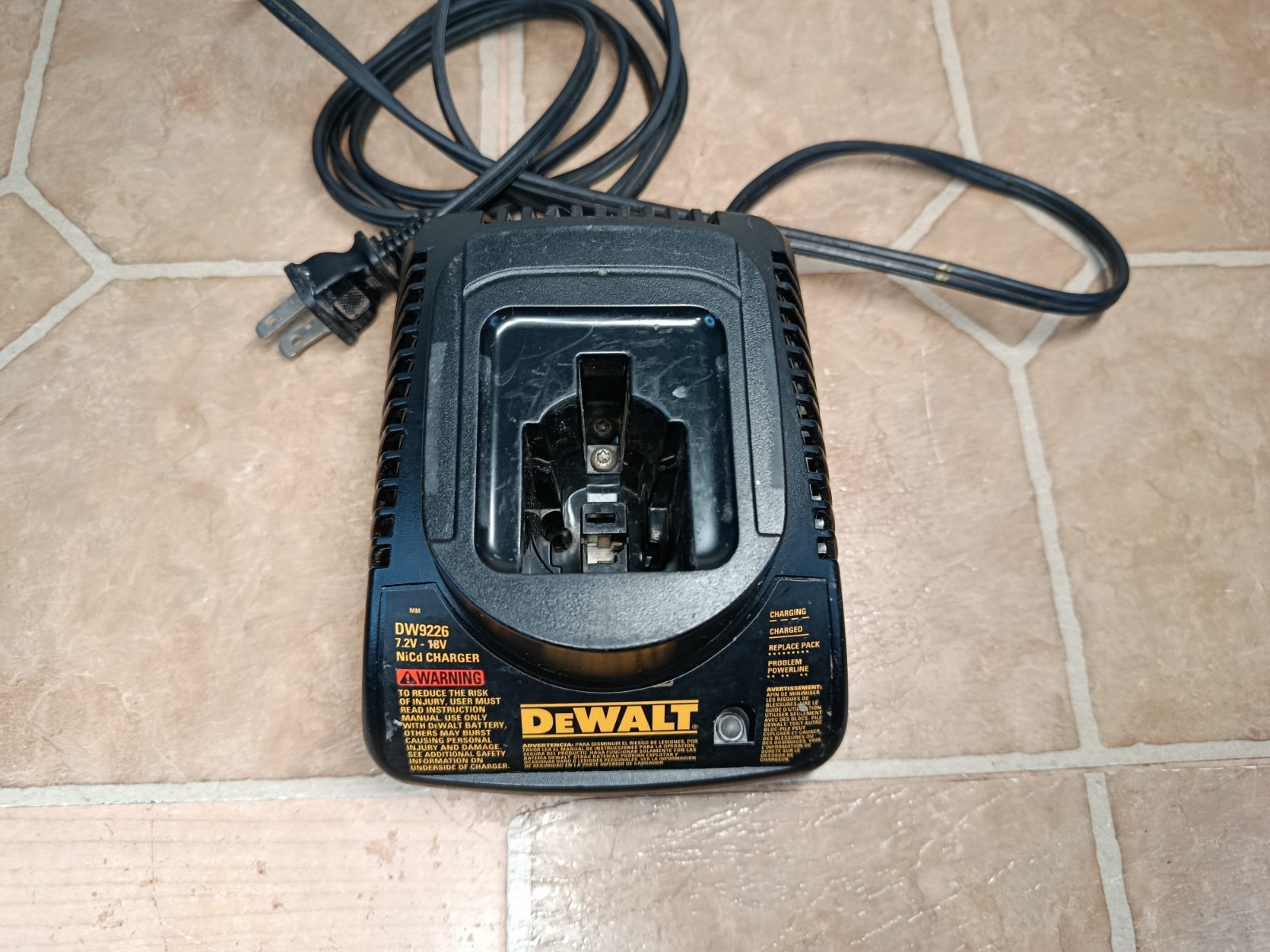 DeWALT DW9226 7.2V–18V NiCd Battery Charger OEM Tested Works