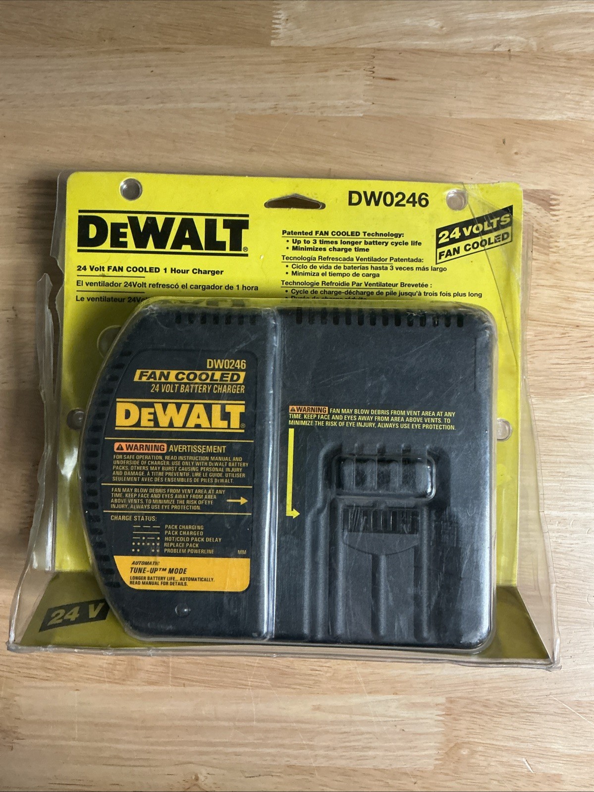 Dewalt DW0246 24V Fan Cooled Battery Charger Read
