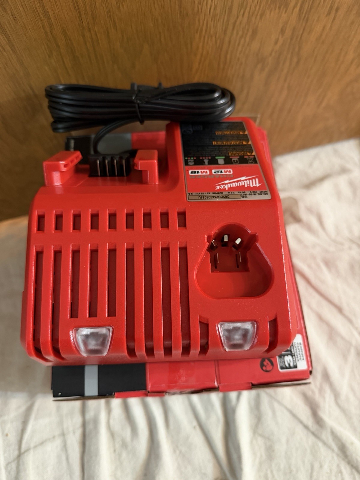 Genuine MILWAUKEE 48-59-1812 18V M12 / M18 LITHIUM ION CHARGER