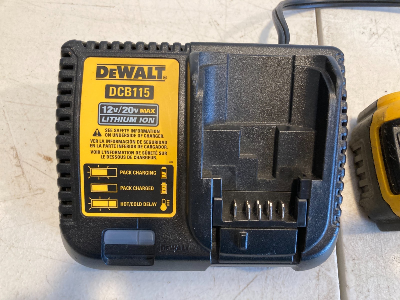 Genuine DeWALT 20V MAX 5.0 AH DCB204 DCB115 Charger 20 Volt Battery Pack