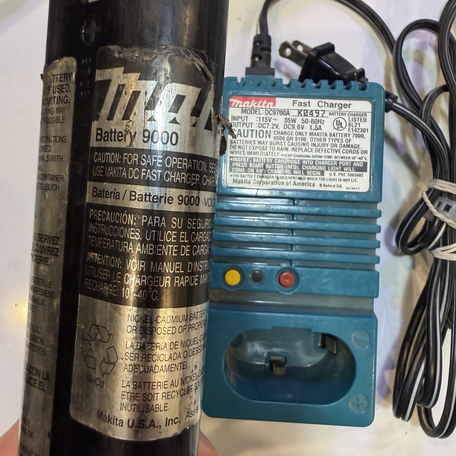 Makita DC9700A Fast Charger 7.2V/9.6V 1-Battery w/ Battery 9000 Blue- Working