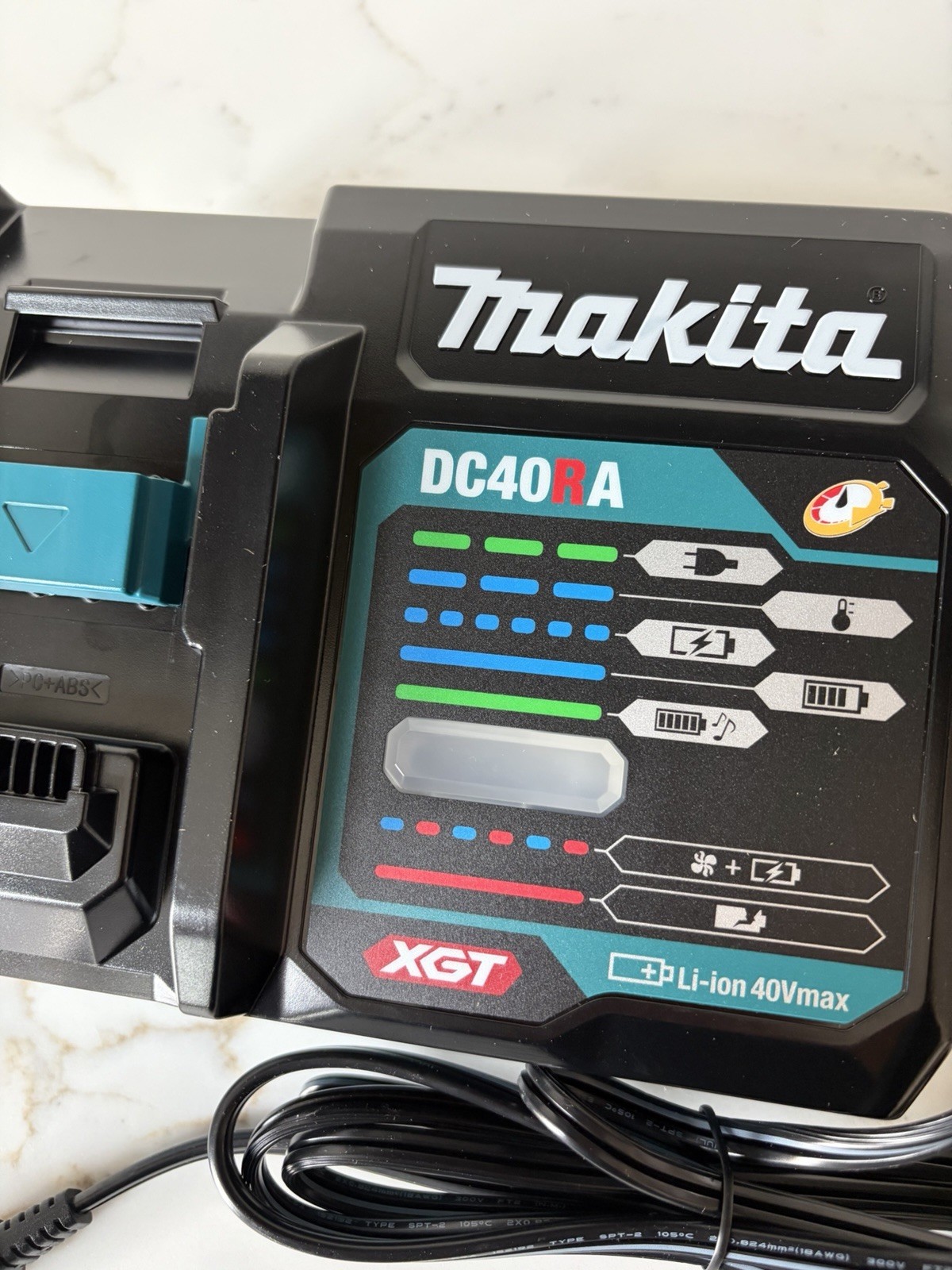 Makita DC40RA 40V Max XGT Lithium Ion Battery Charger Optimum Rapid Charger