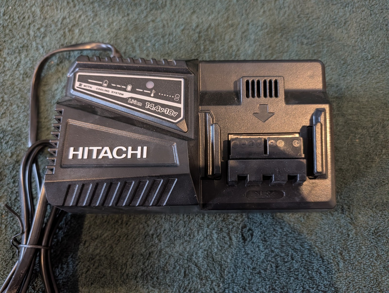 UC18YFSL Lithium Battery Charger for Hitachi 14.4V- 18V Li-ion