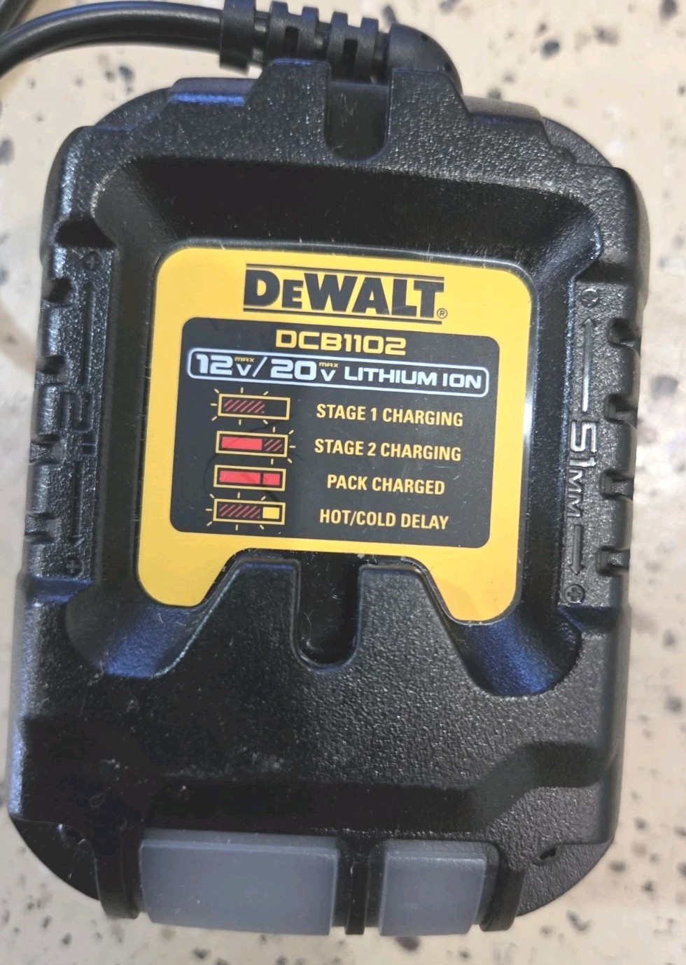 💥AS-NEW DEWALT DCB1102 12V/20V MAX LITHIUM-ION 2 AMP MULTI-VOLT CHARGER