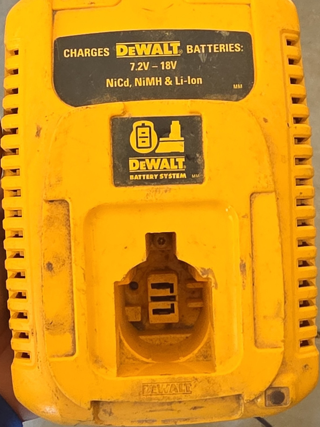 DEWALT DC9319 7.2V-18V Vehicle Battery Charger, Yellow, 1-Battery