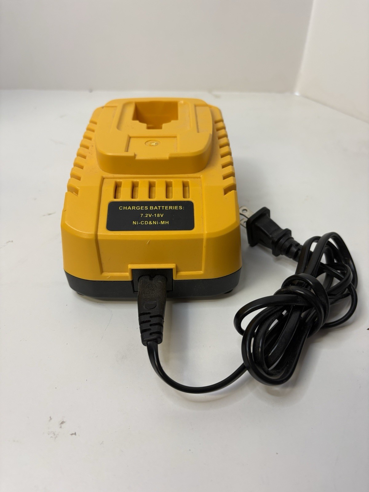 1-Hour Fast Charging Charger for 7.2V-18V Battery Yellow DC9310