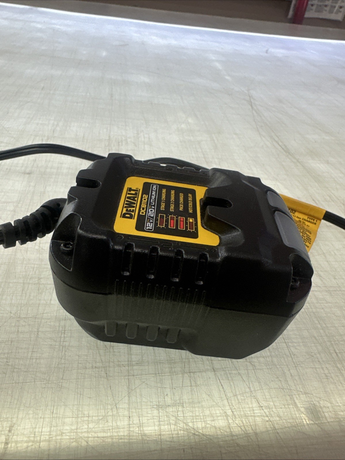 Dewalt Battery Charger 12/20V Max Flexvolt Lithium-Ion 2 AMP, DCB1102