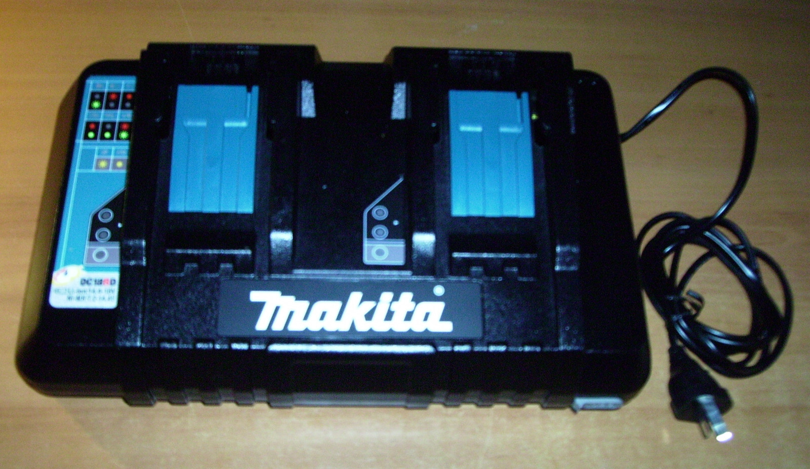 Makita DC18RD dual battery charger