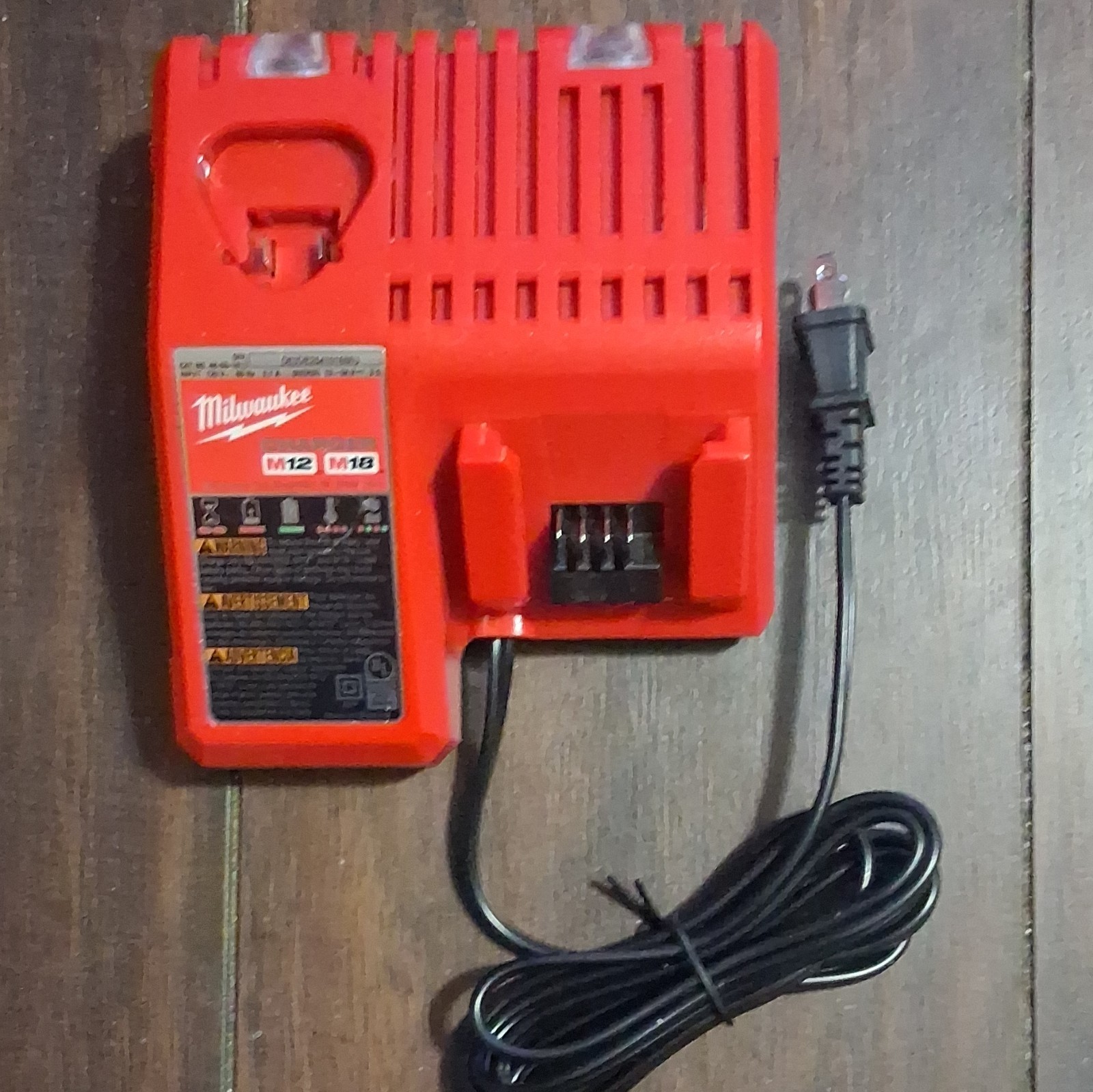 Milwaukee M12 M18 Single Bay Battery Charger Red 18V No Battery Included