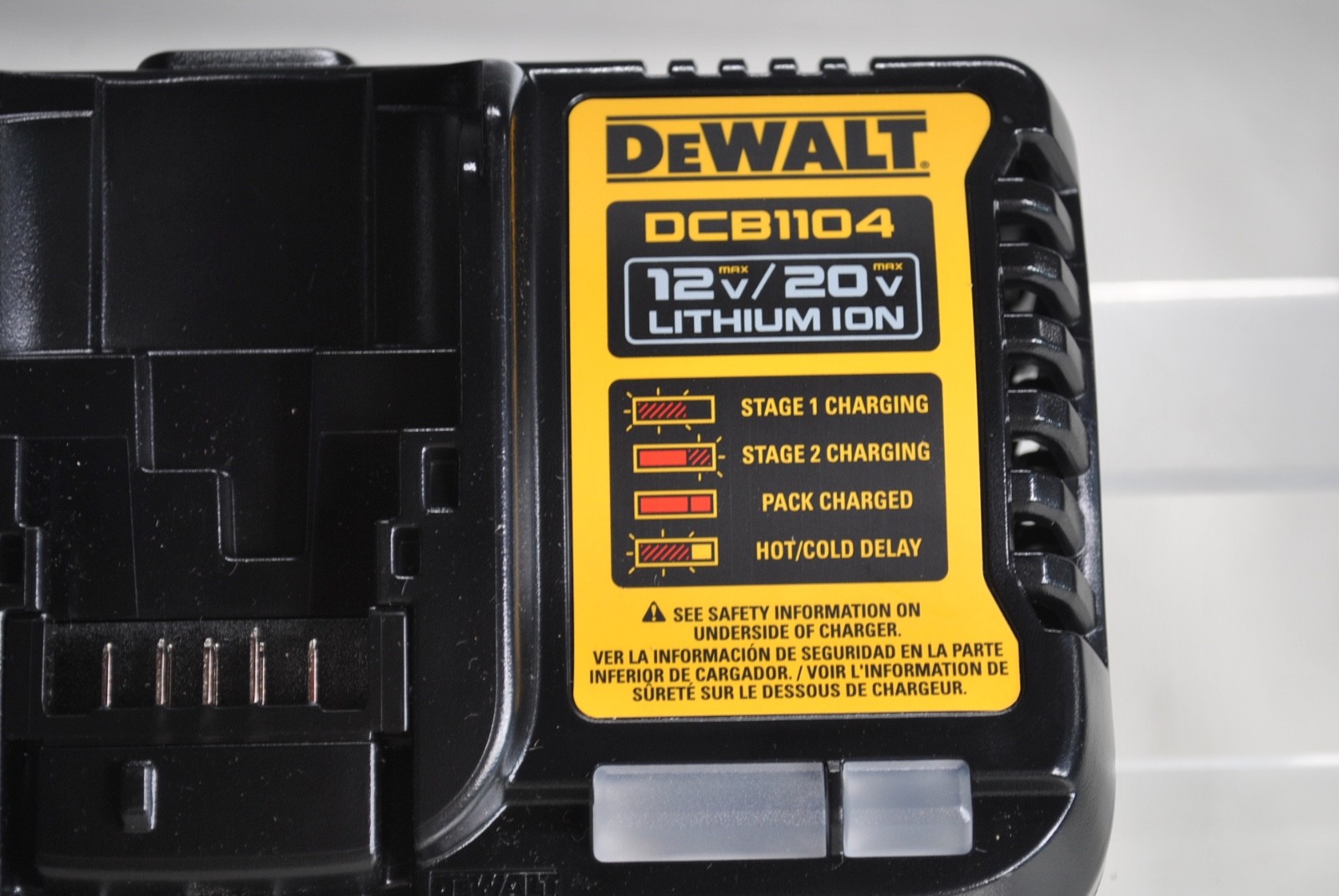 DEWALT 12V MAX/20V MAX Lithium Ion Battery Charger, 4 Amp (DCB1104)