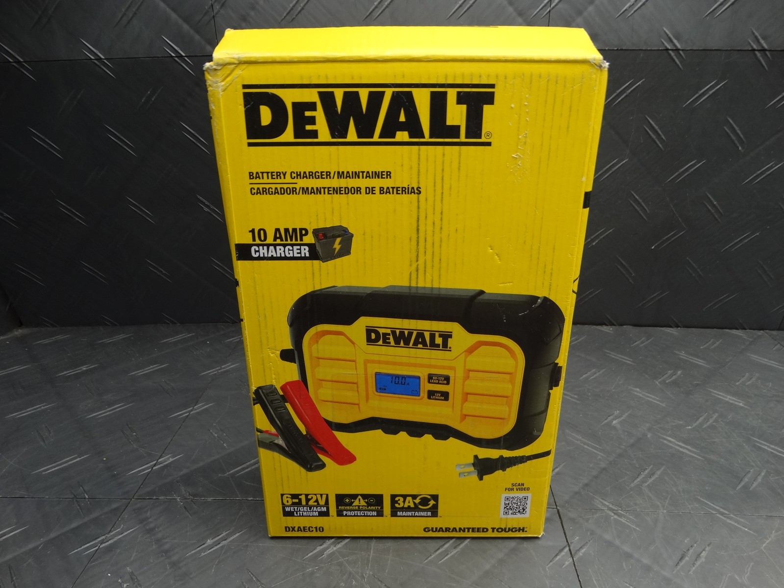 DEWALT Professional 10 Amp Charger, Battery Maintainer, Battery Trickle Charger
