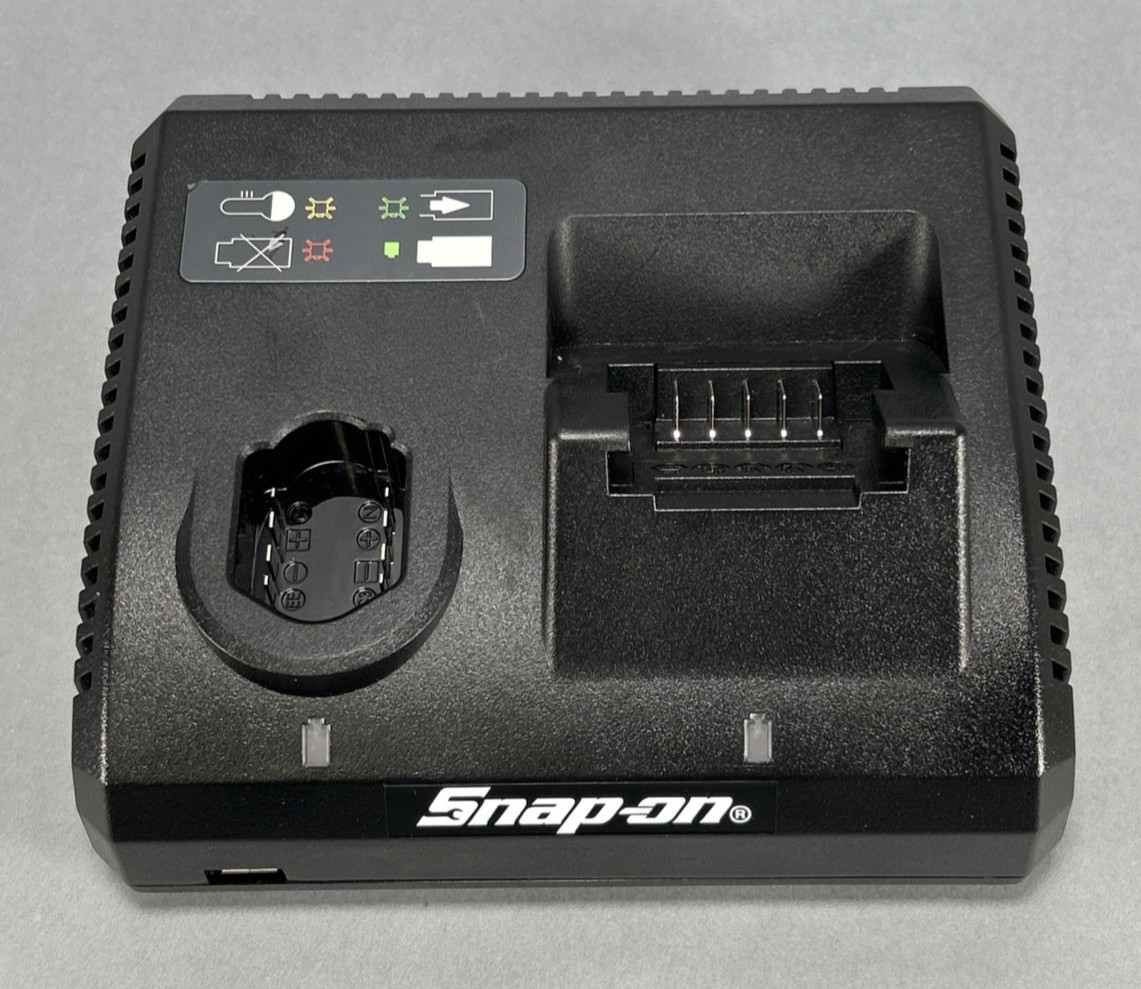 Snap-on 14.4V Power Supply Starter Kit W/ 2 Batteries & Charger CTPSK8174