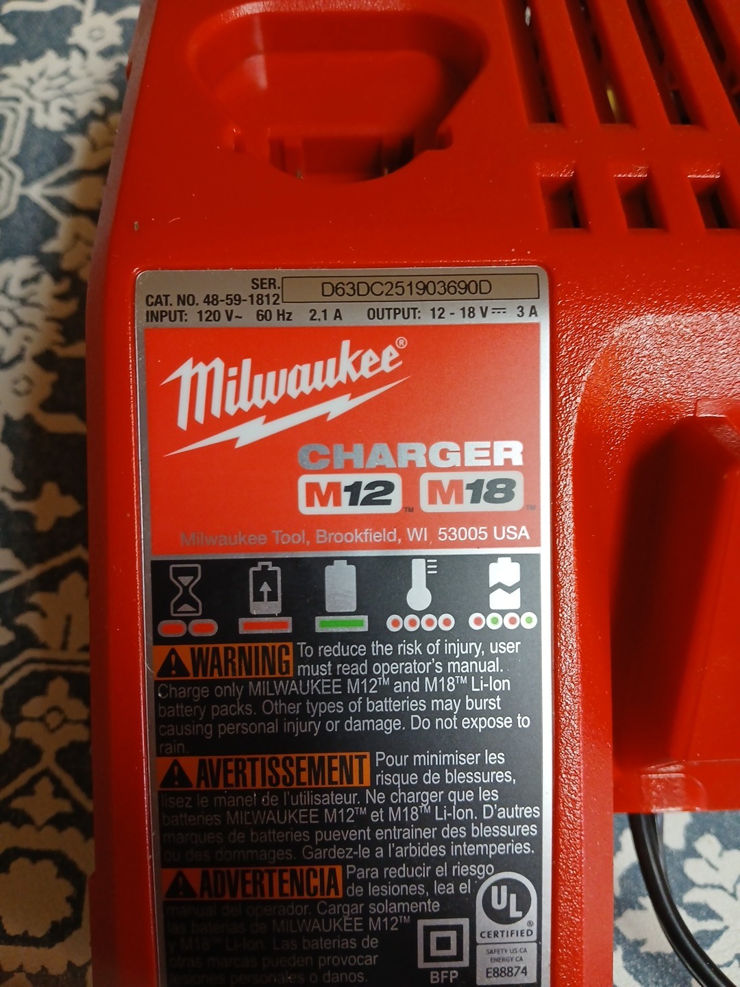 NEW Milwaukee M12/M18 Battery Charger GENUINE OEM 48-59-1812 Lithium 18V 18 Volt