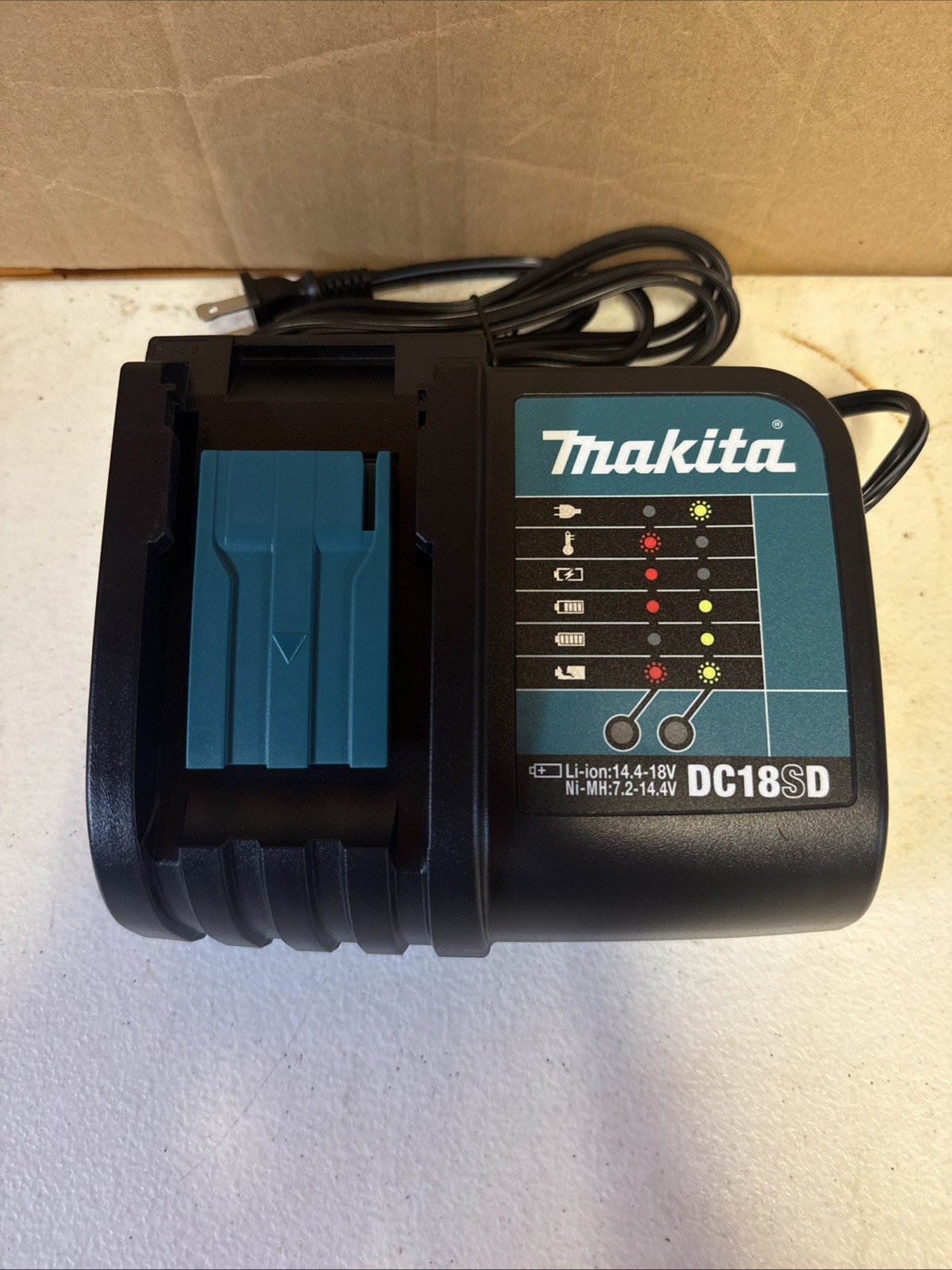 New DC18SD Makita Genuine 18V Battery Charger 18 Volt 4 BL1830, BL1840B, BL1850B