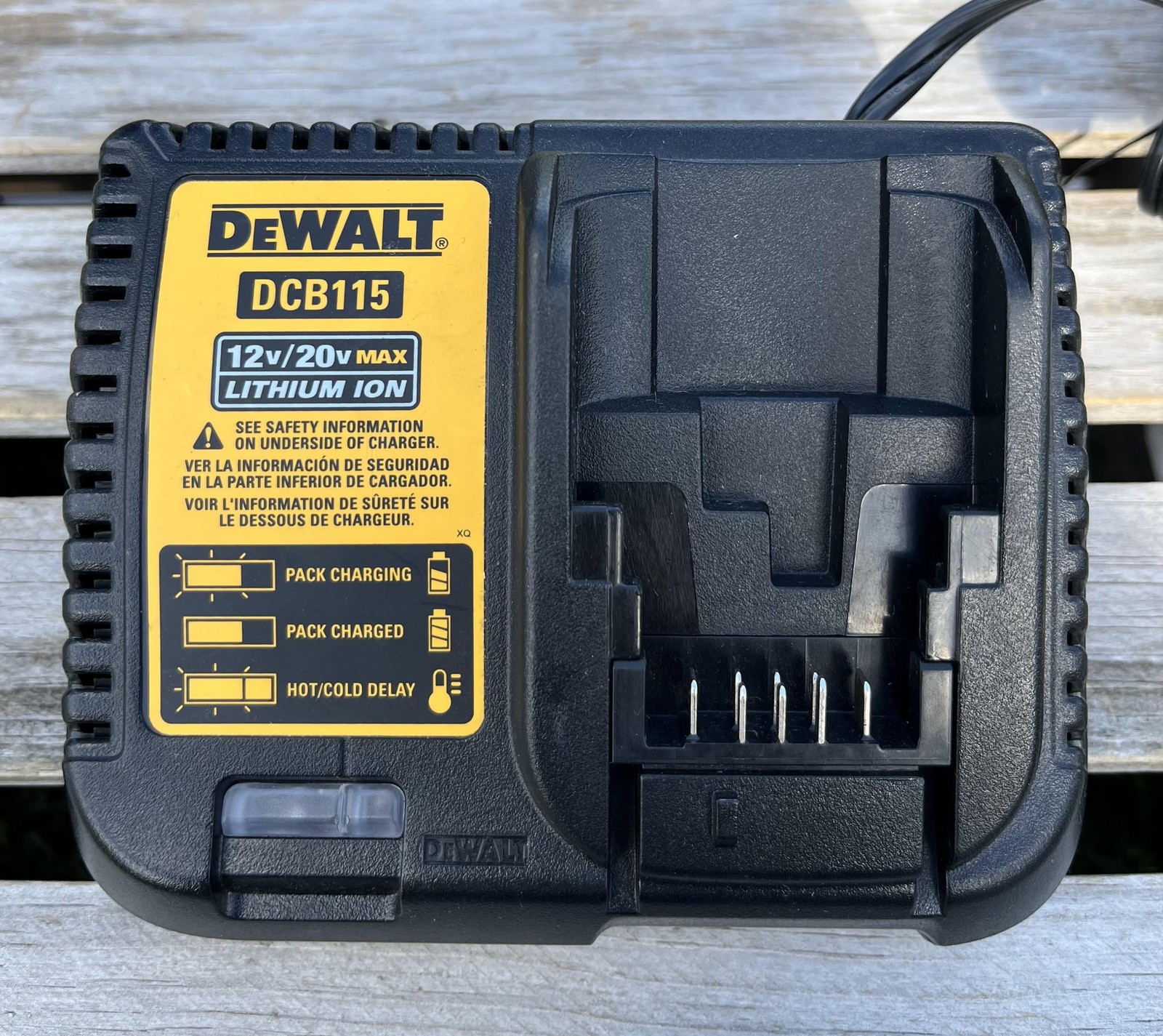 DeWALT DCB115 12V/20V MAX Lithium Ion Battery Fast Charger US Plug Genuine OEM