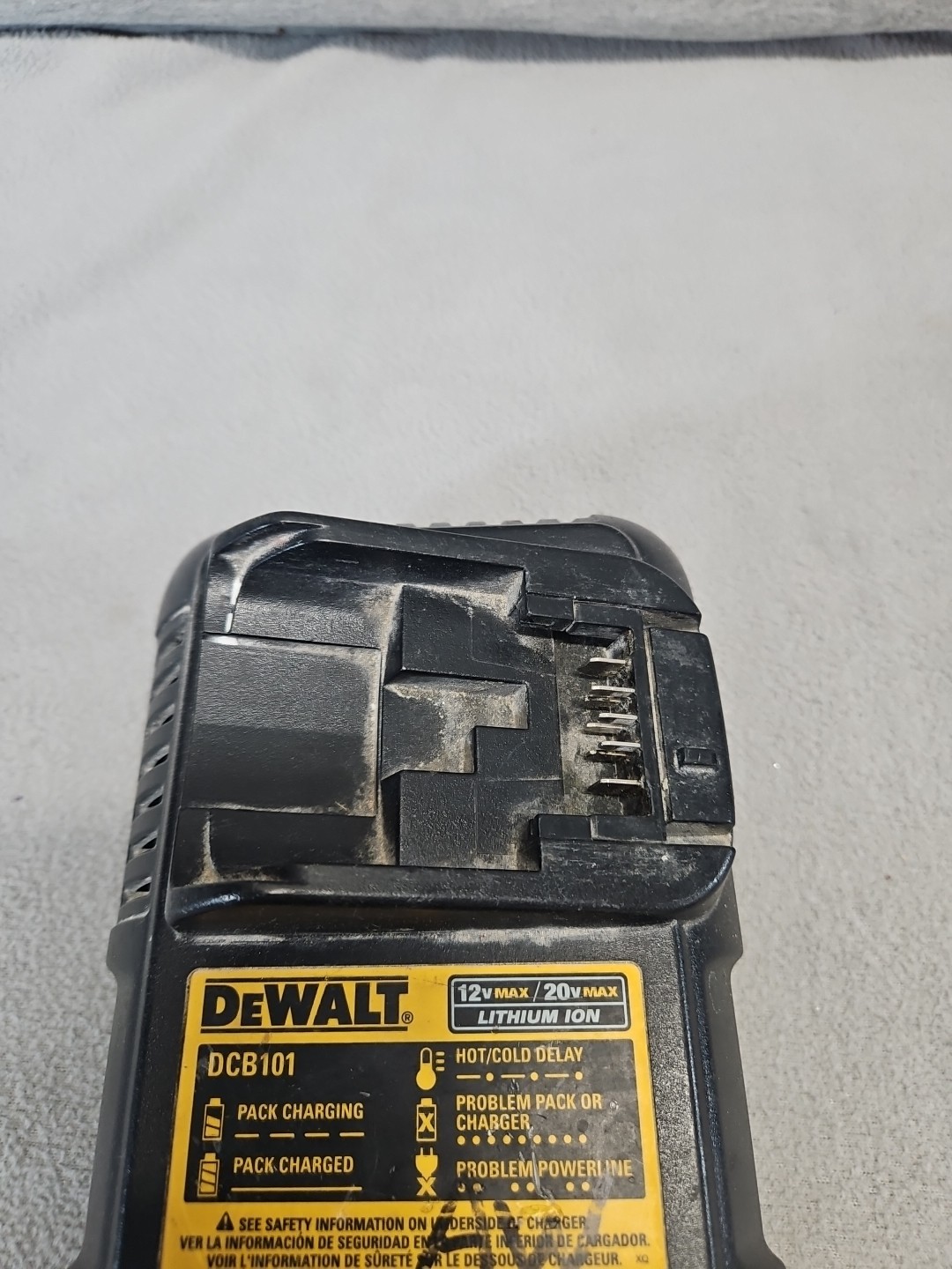 DeWalt DCB101 12V Max 20V Max Battery Charger (T13)