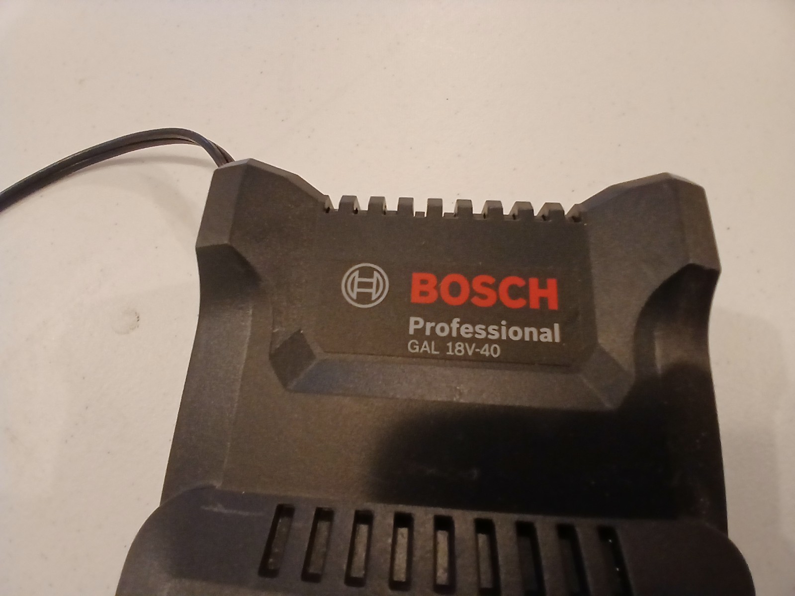 Bosch Professional GAL18V-40 18V Lithium-Ion Fast Battery Charger Genuine OEM
