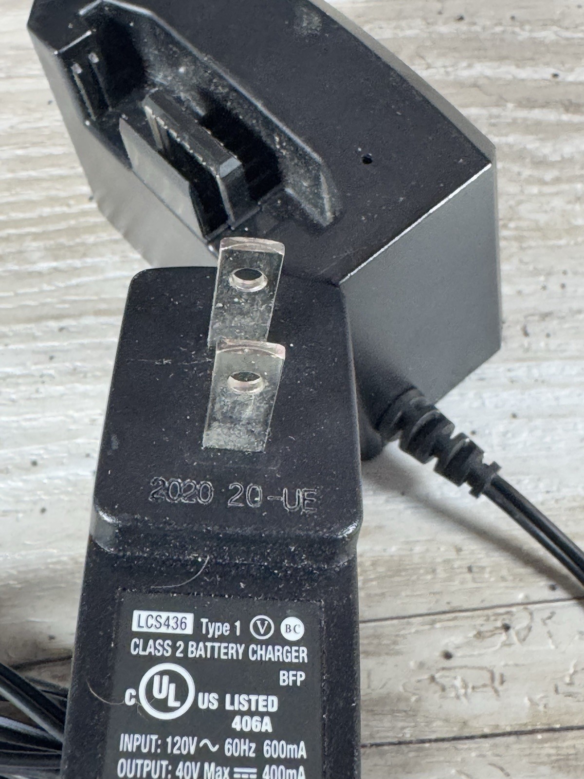 Black & Decker LCS436 – 42 VOLT-MAX Lithium Battery Charger