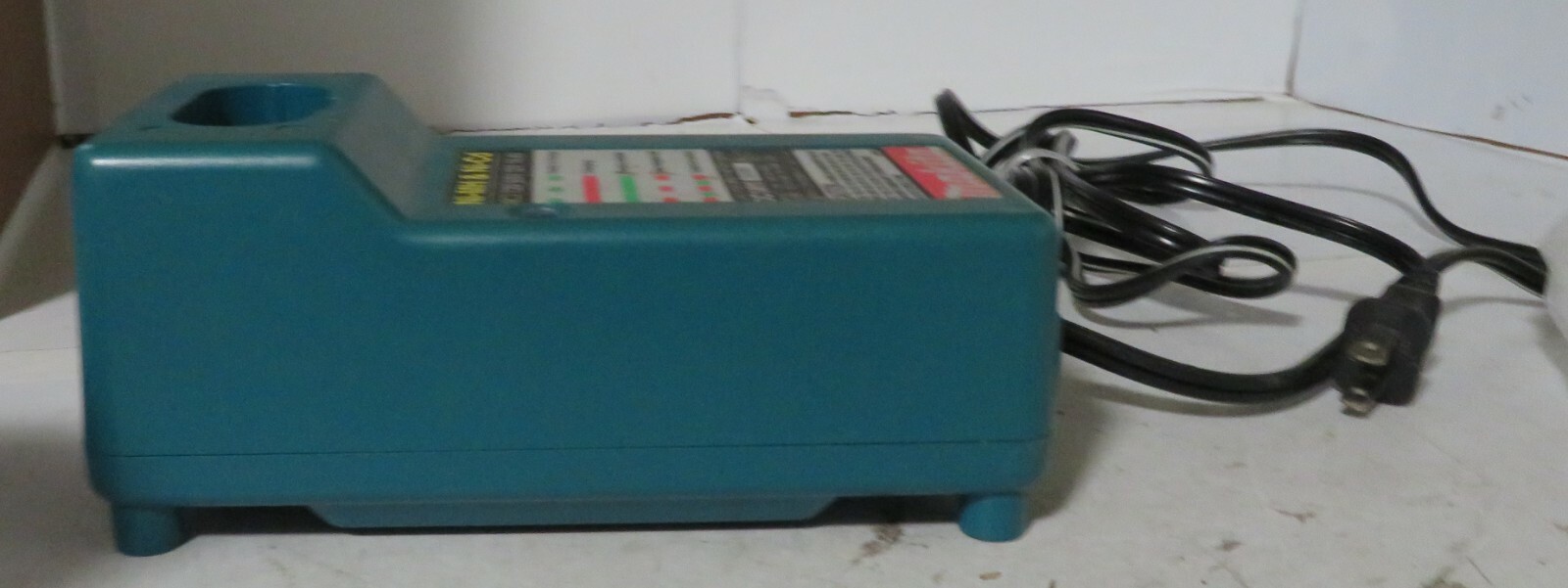 OEM MAKITA DC1411 Battery Charger 7.2V 9.6V 12V 14.4V Ni-MH Ni-Cd Tested Used